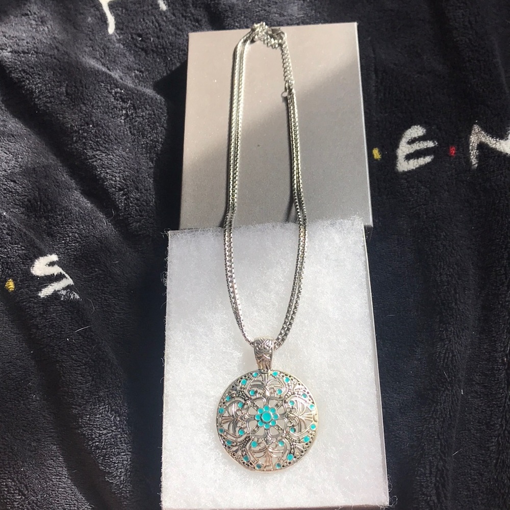 Silver plaided turquoise necklace